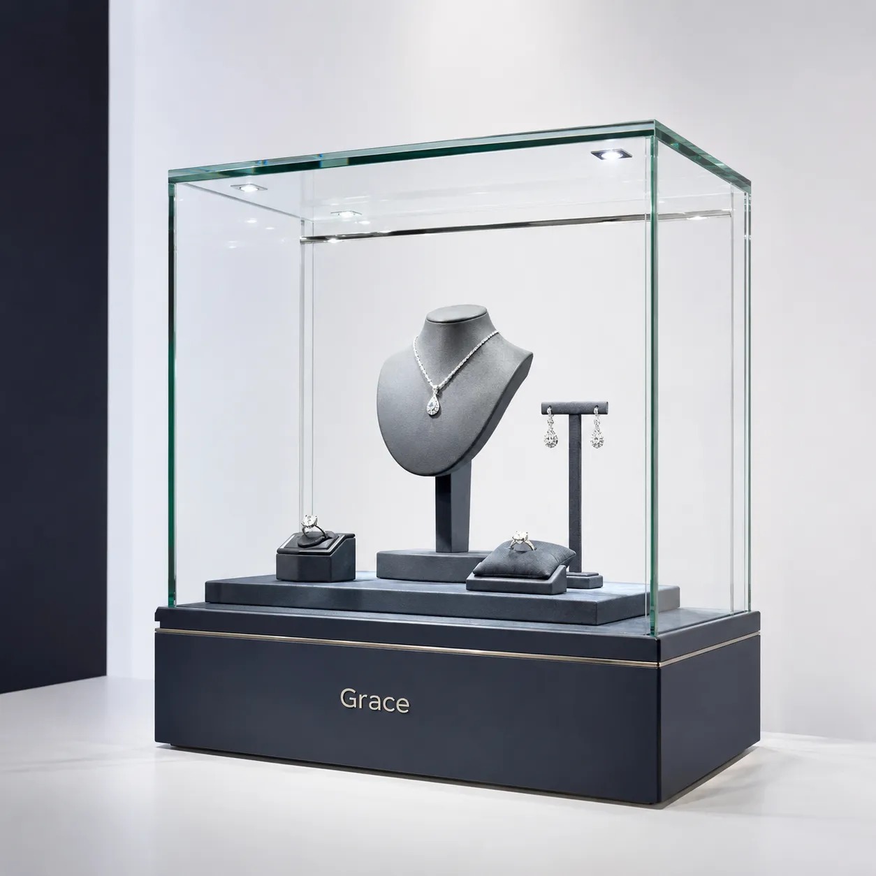 Bespoke jewelry pedestal showcase with low iron ultra white glass for luxury shopfitting
